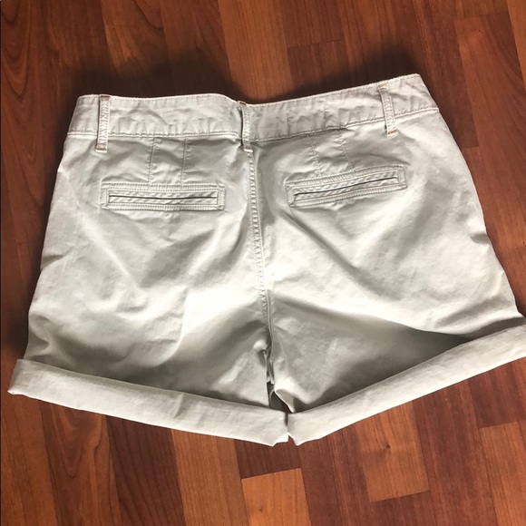 Gap Khaki Shorts - Picture 5 of 5